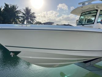 33' Boston Whaler 2020 Yacht For Sale